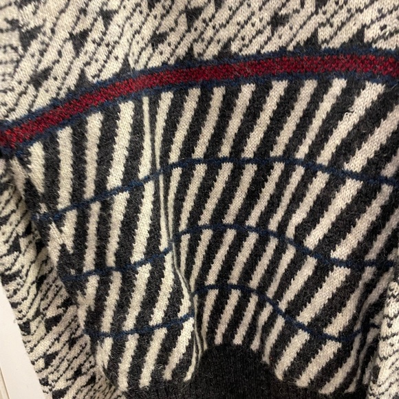 Vintage Cambridge Classics wool sweater medium - Picture 6 of 8